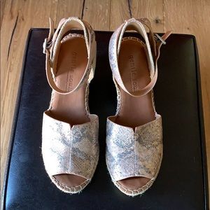 Gentle Souls Womens Charli Rose Espardille 9